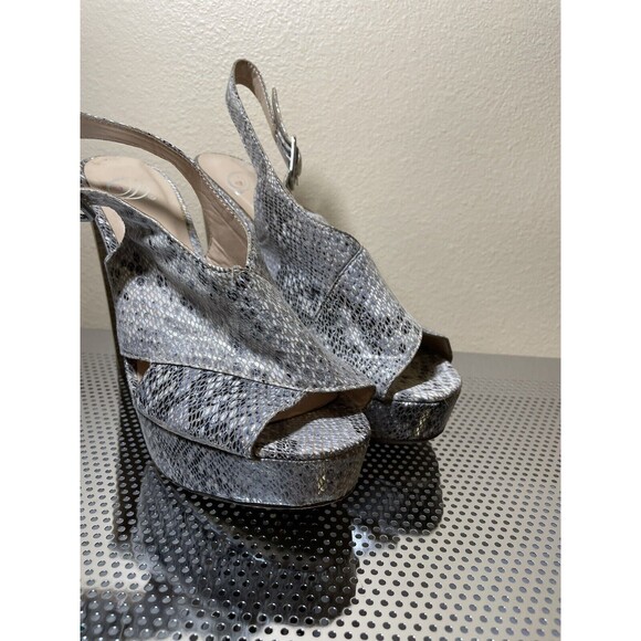 Heart In D Snake Skin Print Heels Size 7 - Picture 2 of 6